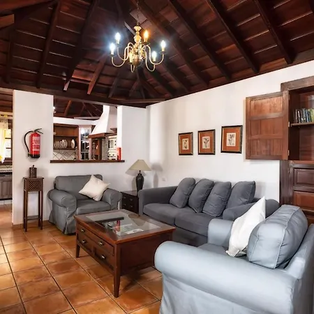 بيت ضيافة Guestready - Villa Terrace Sea Views