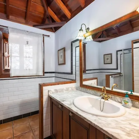 بيت ضيافة Guestready - Villa Terrace Sea Views Mazo