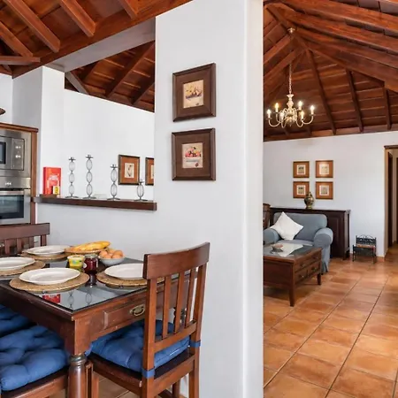 Pensión GuestReady - Los Morales Villa de Mazo 3*